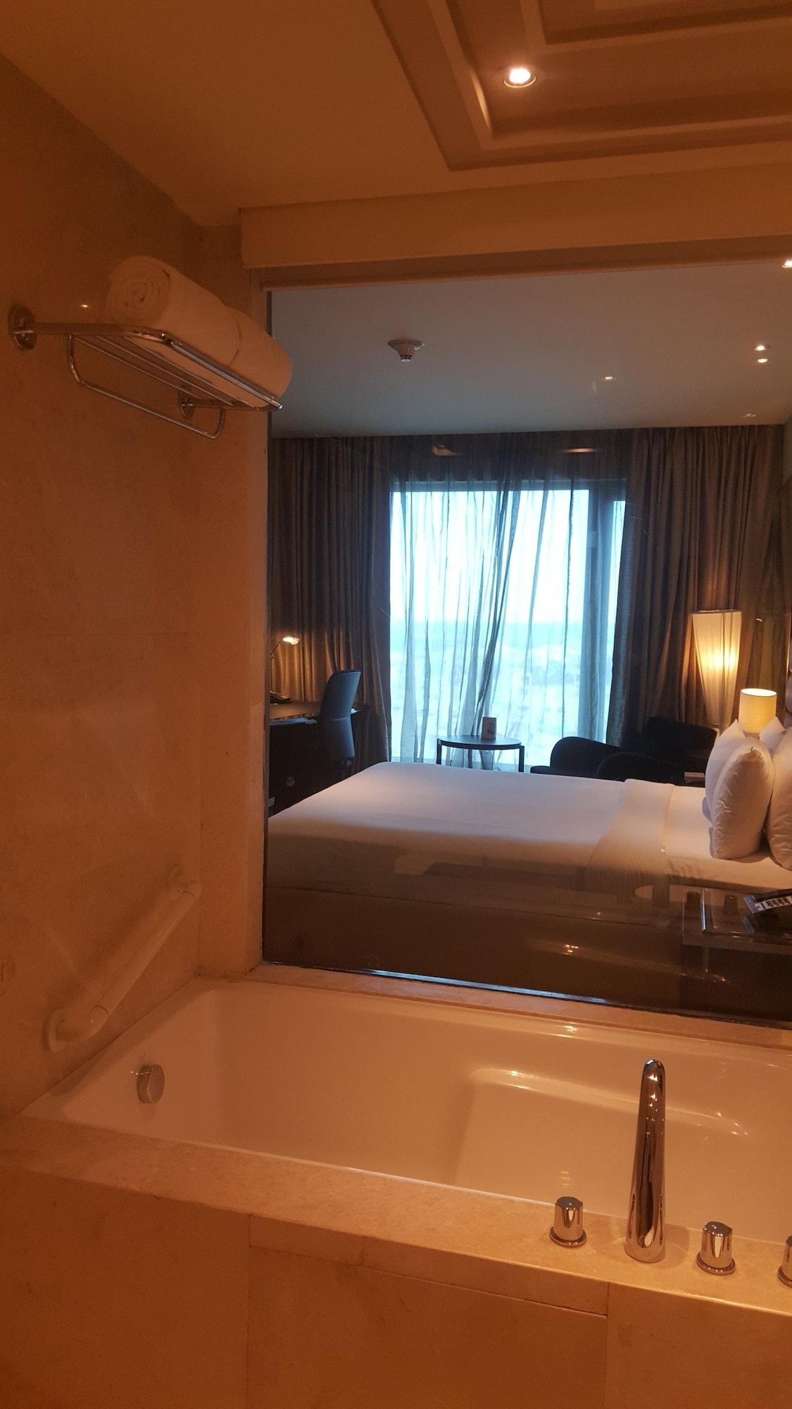 Vivanta Hyderabad, Begumpet Exterior foto A room at the hotel